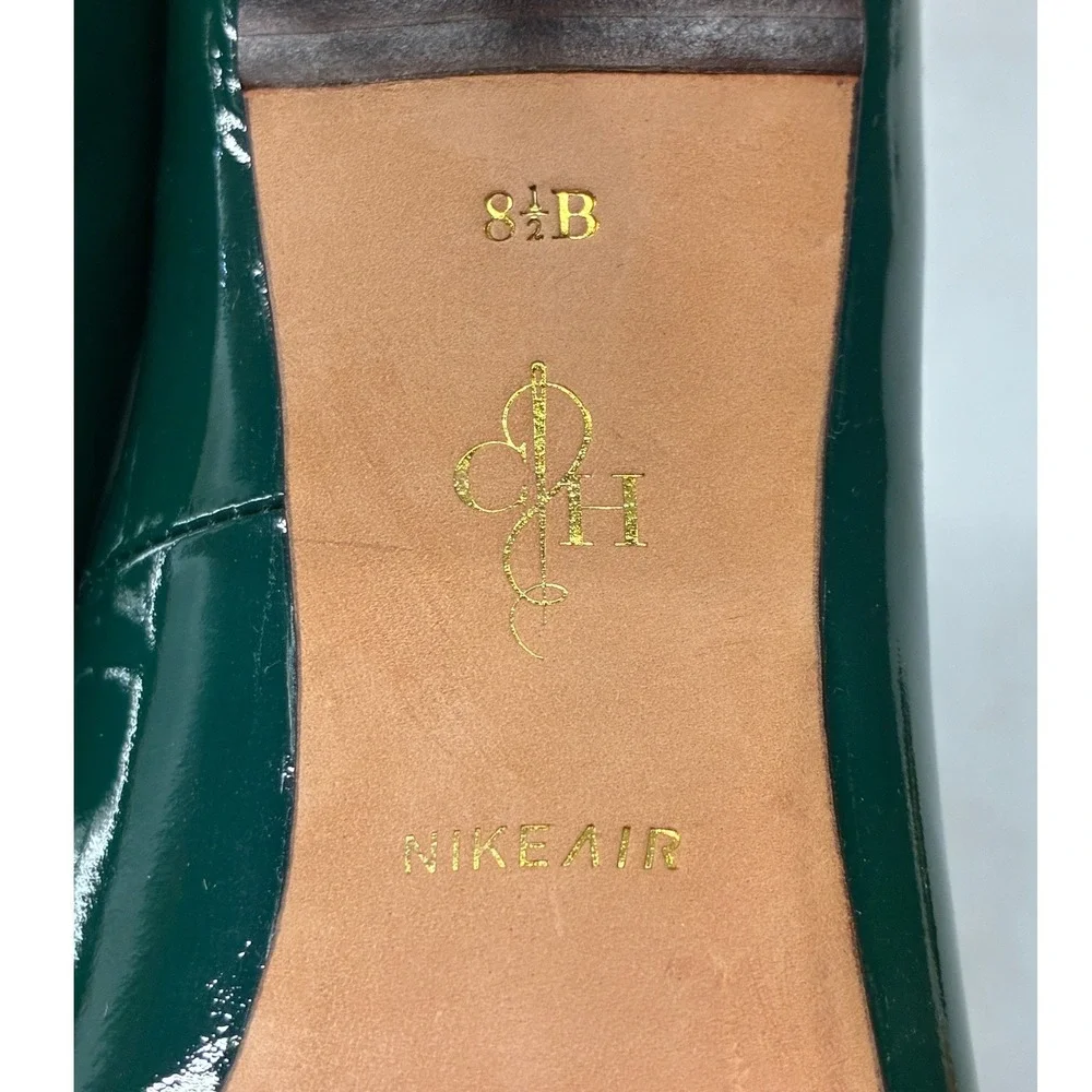 Cole Haan no visible